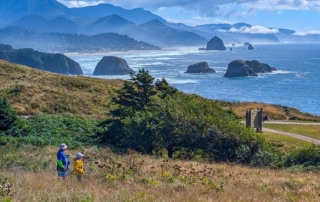 Two people hiking in an Oregon Winter.